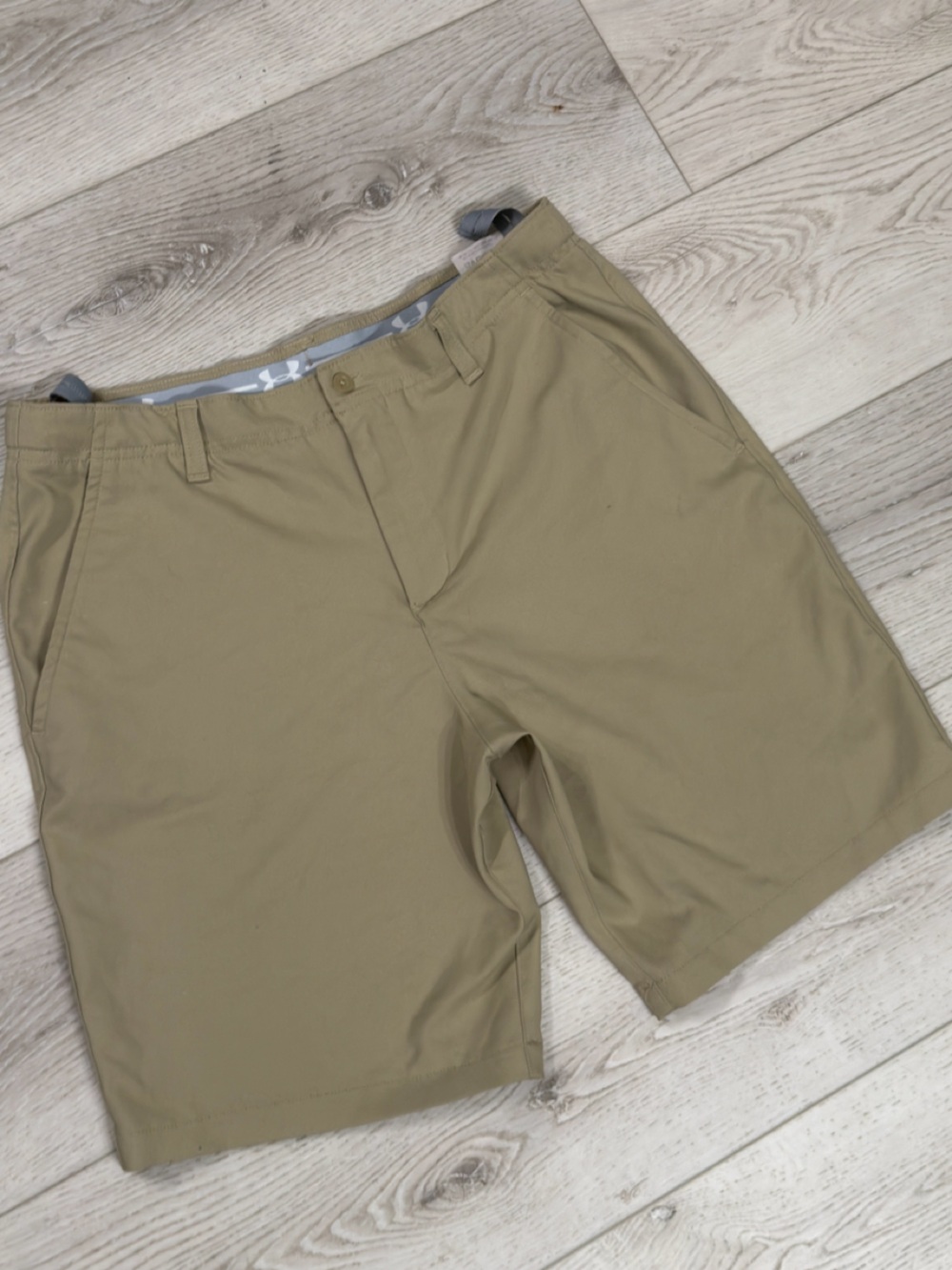Under Armour boys khaki shorts